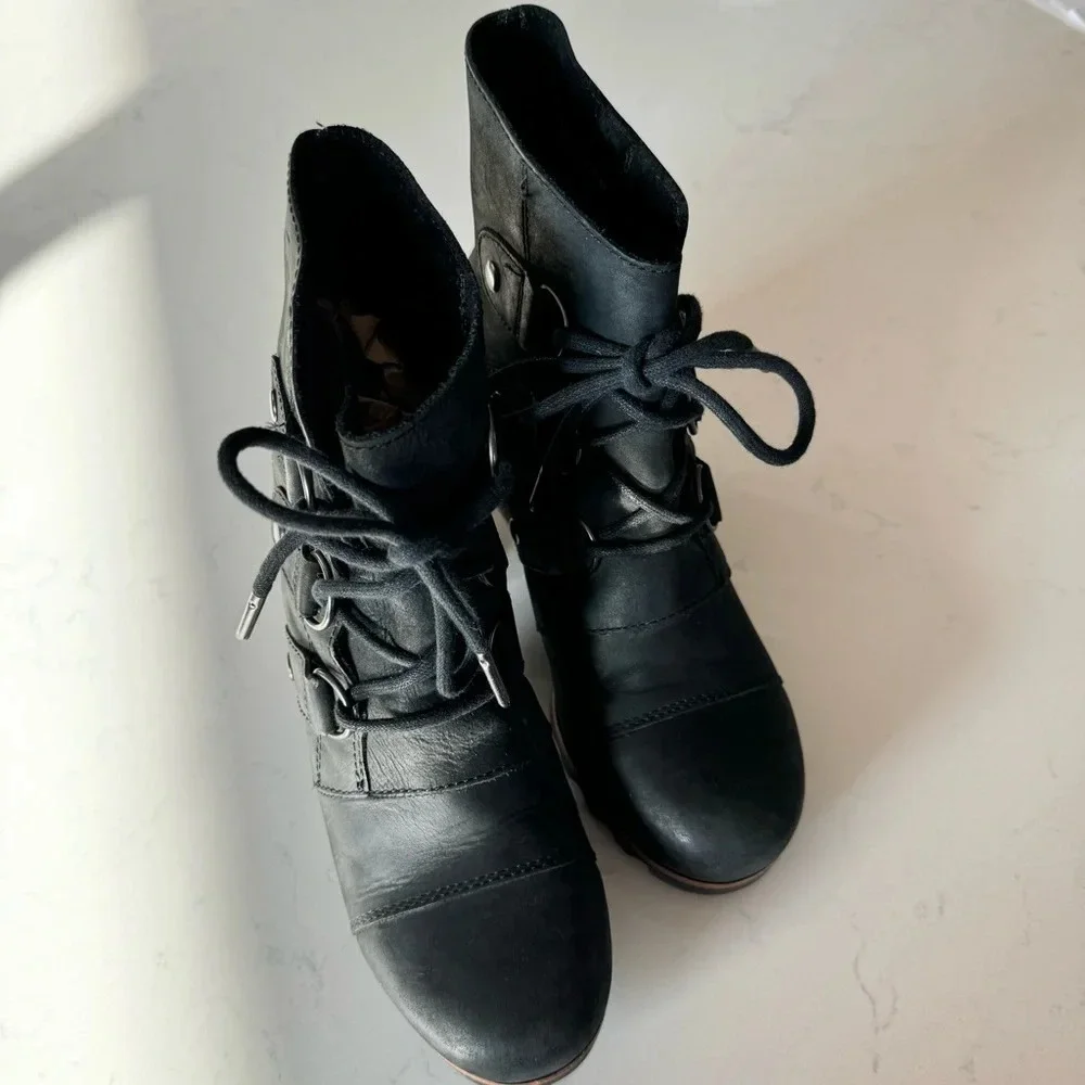 Sorel Addington Lace-Up Ankle Boots in black size: 6.5